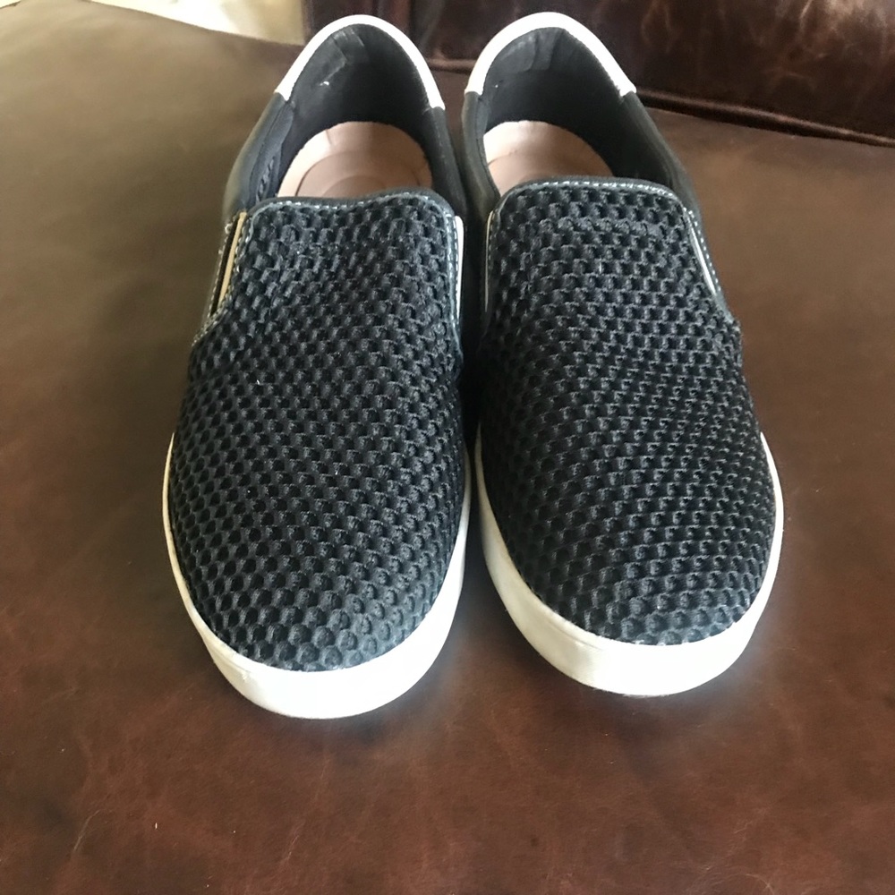 Dr. Scholl’s Black Slip-ons